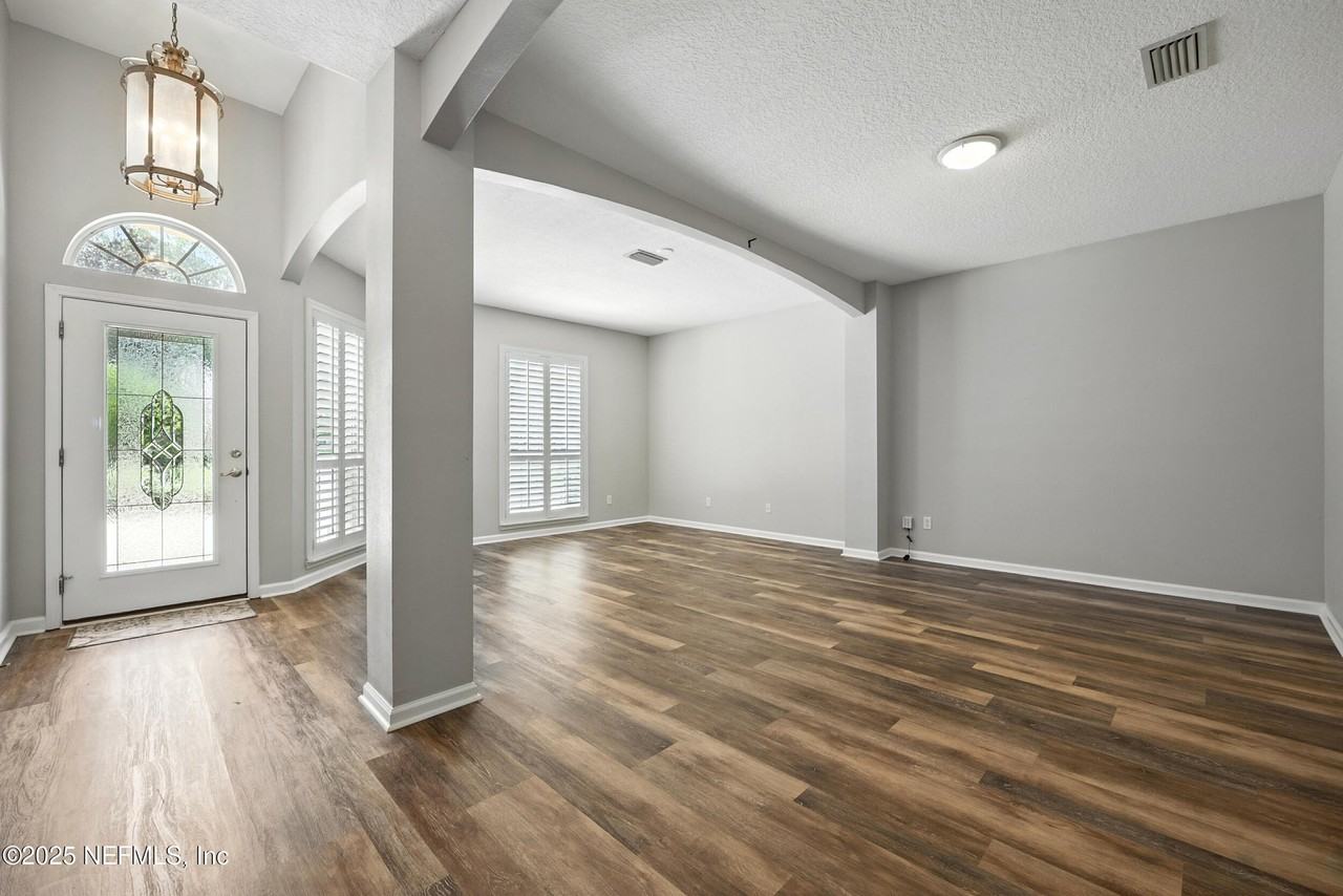 4565 E Seneca Dr - Photo 4 of 50