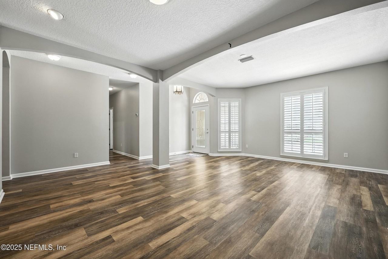 4565 E Seneca Dr - Photo 5 of 50