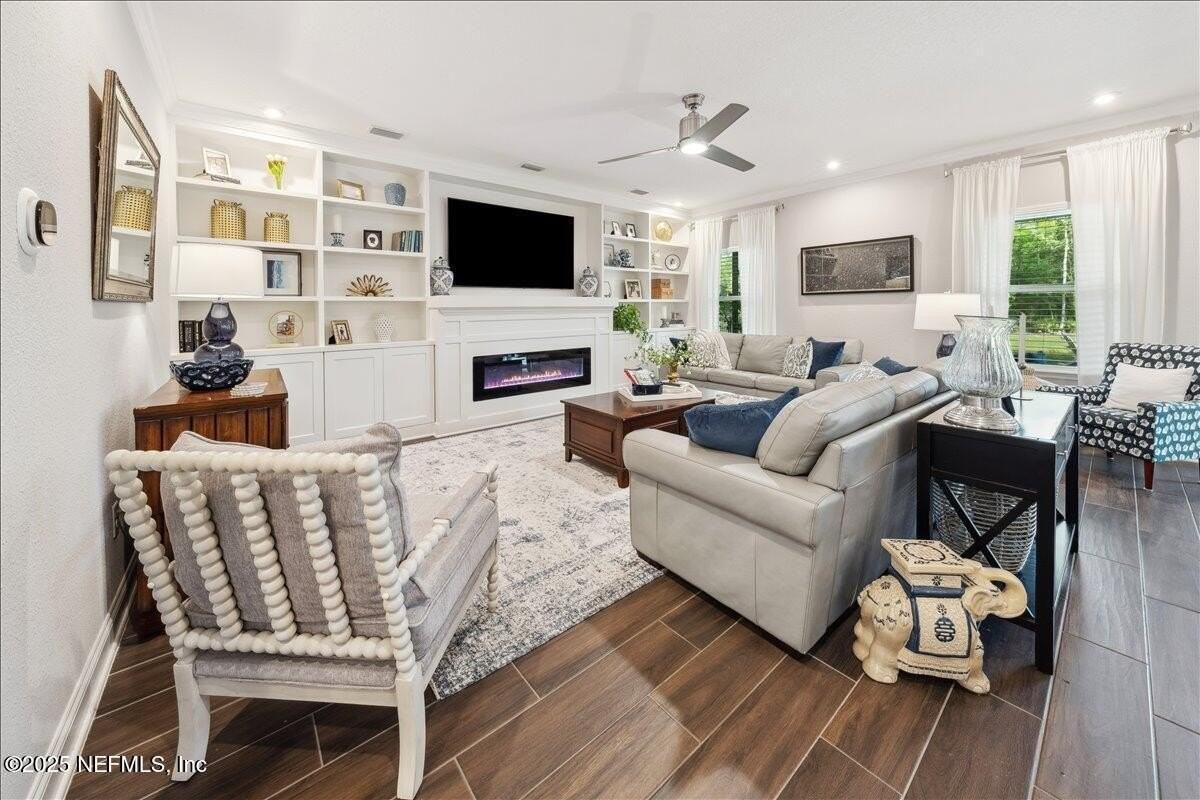 552 Meadow Creek Dr - Photo 4 of 50