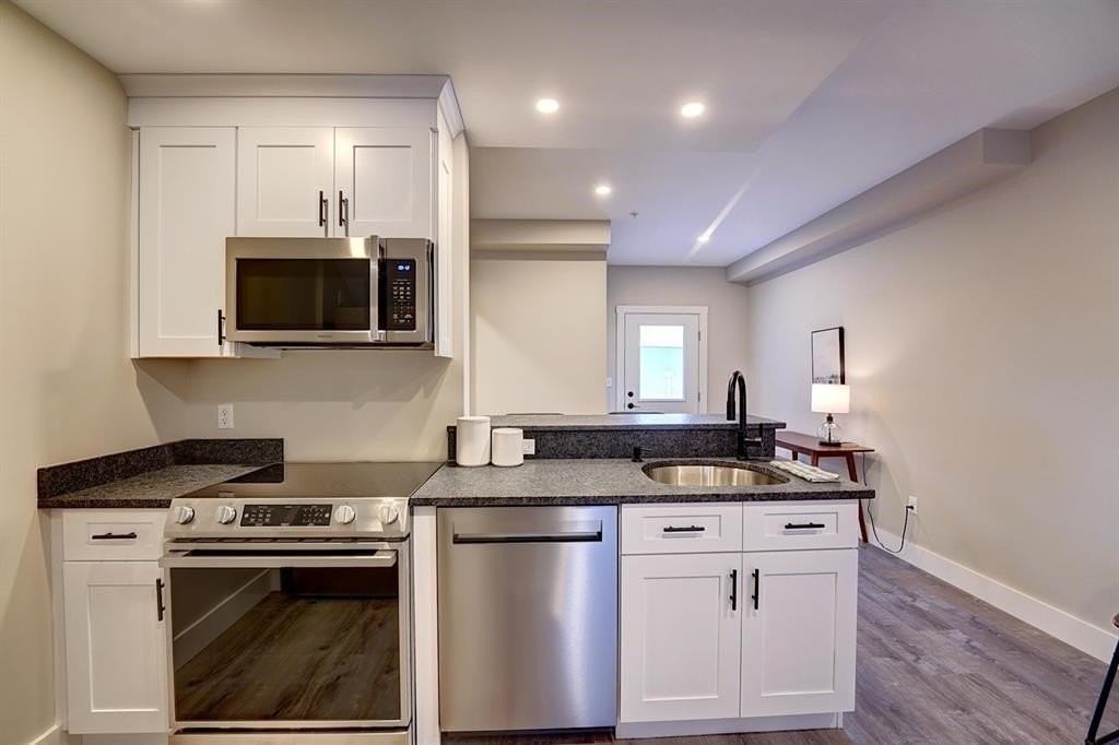 621 Islington St #C - Photo 3 of 10