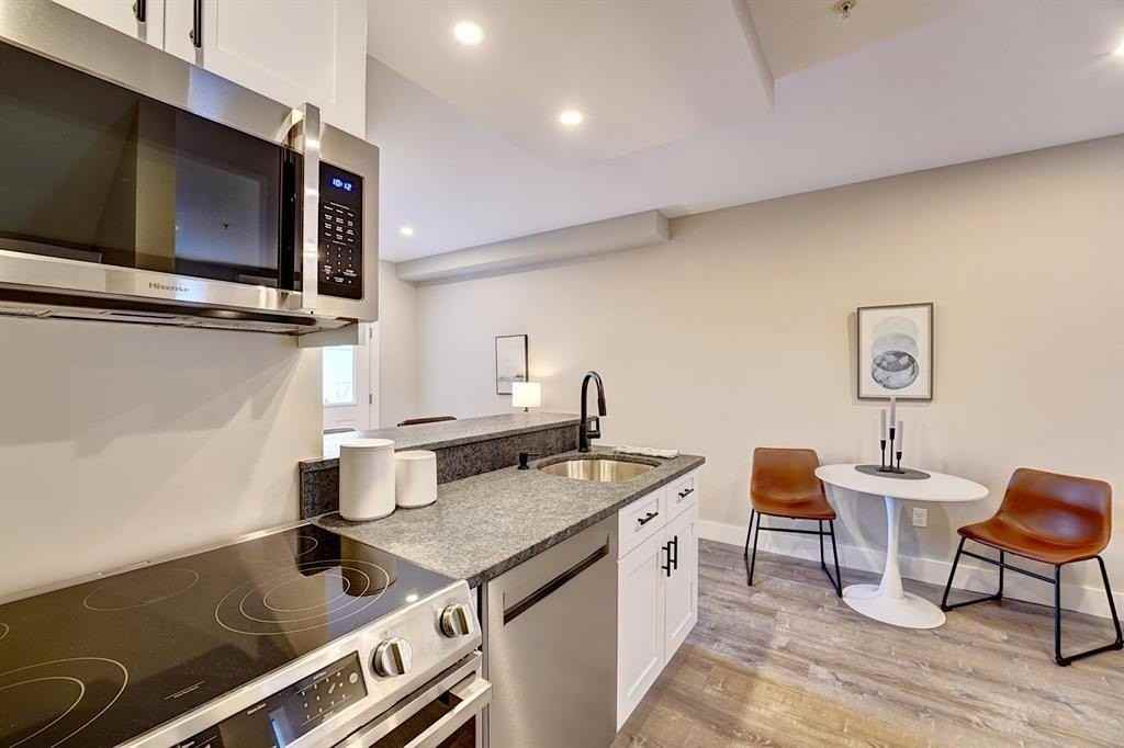 621 Islington St #C - Photo 4 of 10