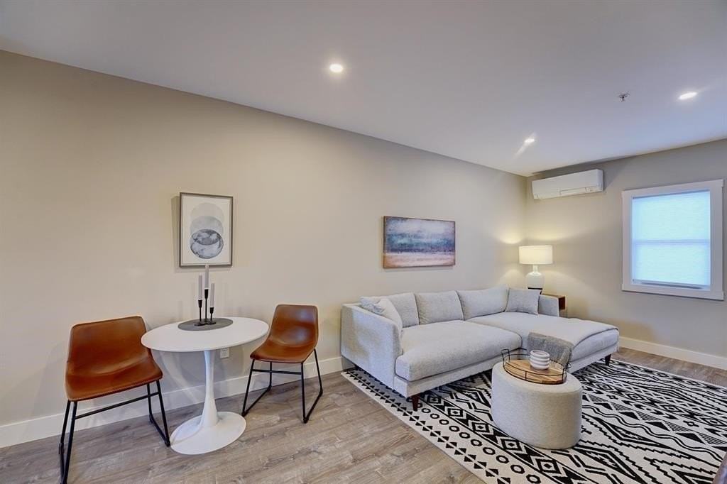 621 Islington St #C - Photo 5 of 10