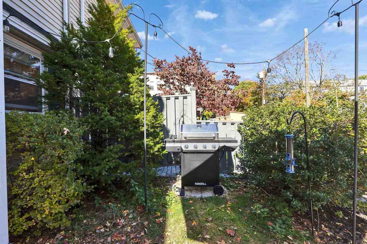 147 Beech St - Photo 7 of 33