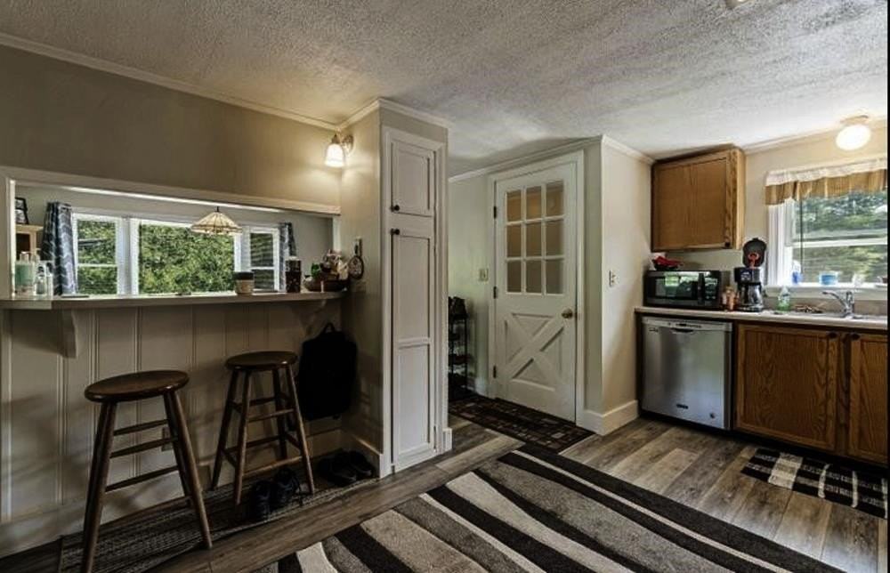 37 Pleasant Point Rd #B - Photo 3 of 21