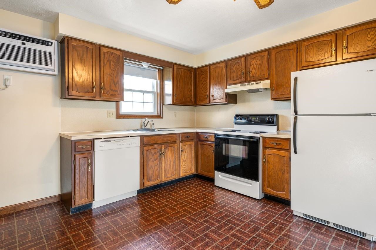 1145 Hayward St #D - Photo 5 of 24