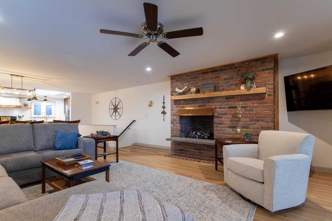 483 Winnacunnet Rd - Photo 7 of 19