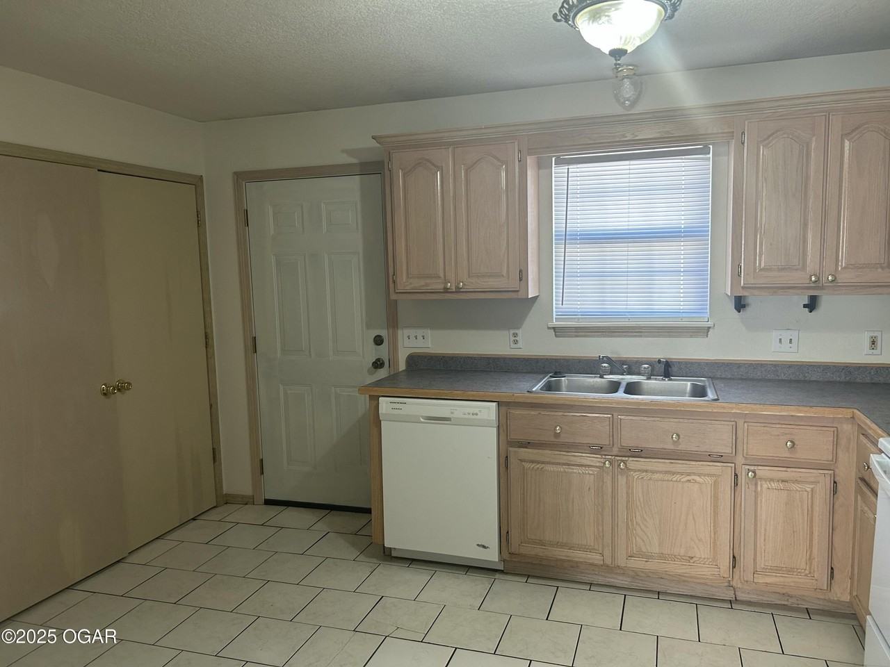 822 S Patterson Ave - Photo 2 of 6