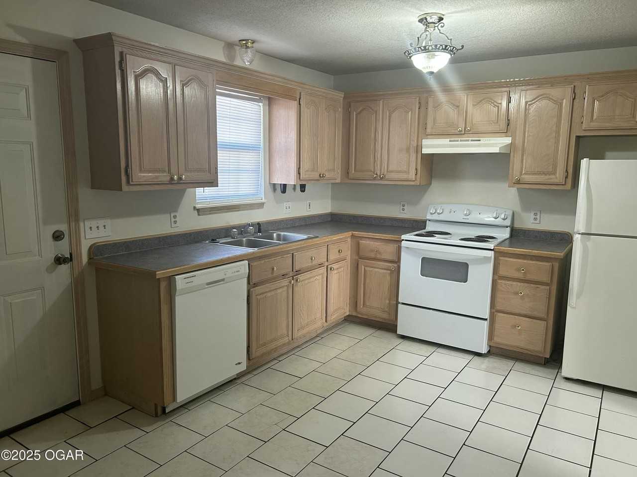 822 S Patterson Ave - Photo 3 of 6