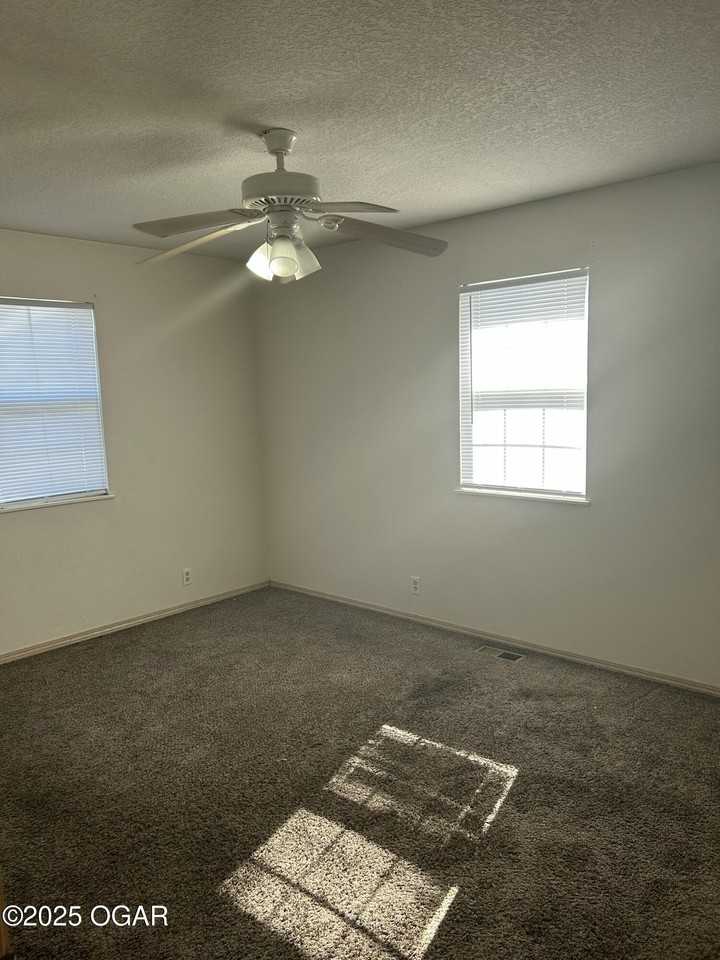 822 S Patterson Ave - Photo 4 of 6