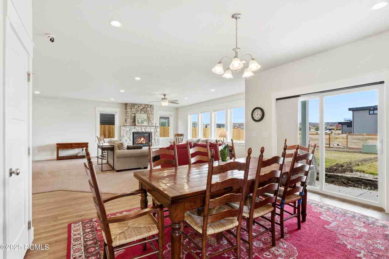 415 Earl St - Photo 7 of 50