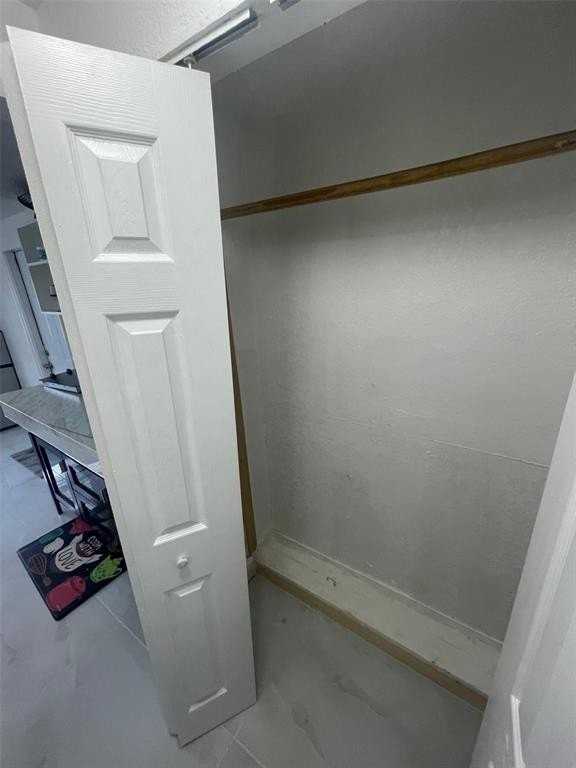 408 Sw 68th Ave - Photo 3 of 5