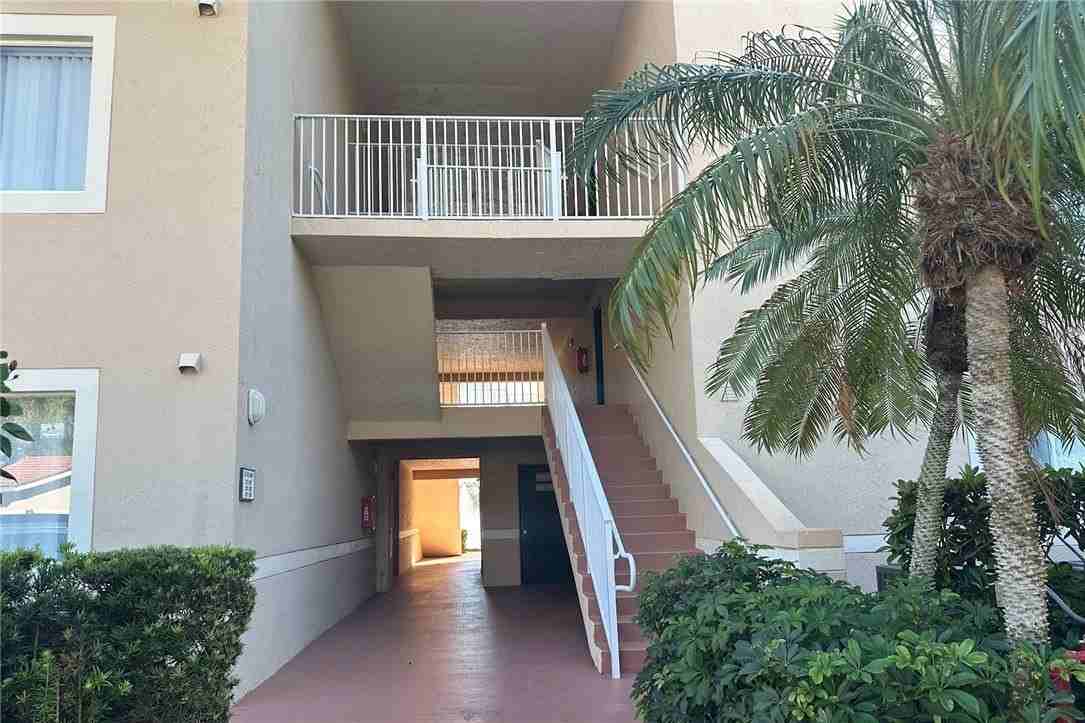 1610 N 42nd Cir Apt 207 #207 - Photo 3 of 24