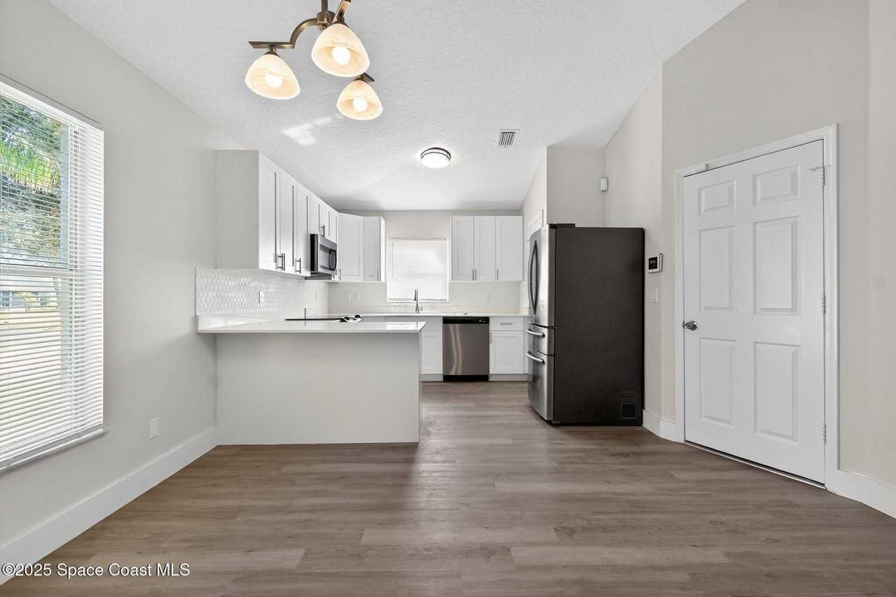 1283 Goldenrod Cir Ne - Photo 4 of 15