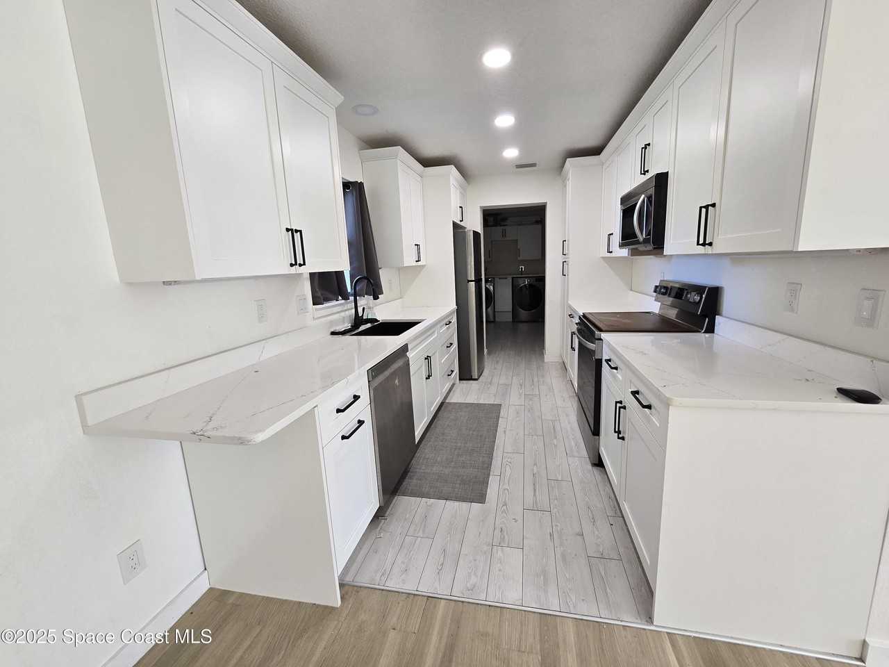 2417 Colonial Dr - Photo 4 of 50