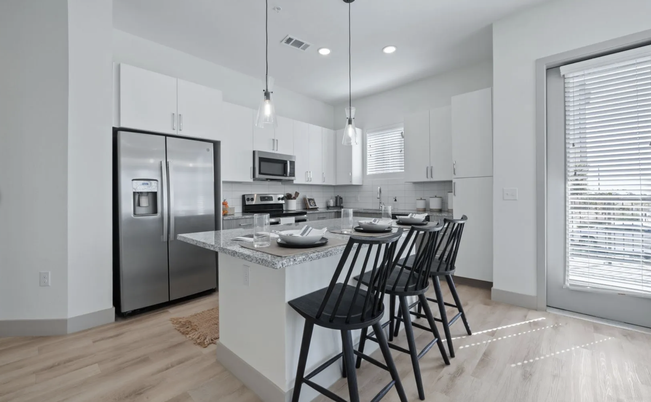 2000 Pecan Street East - Photo 3 of 20