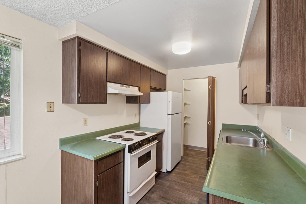 1740 Adkins St - Photo 2 of 9