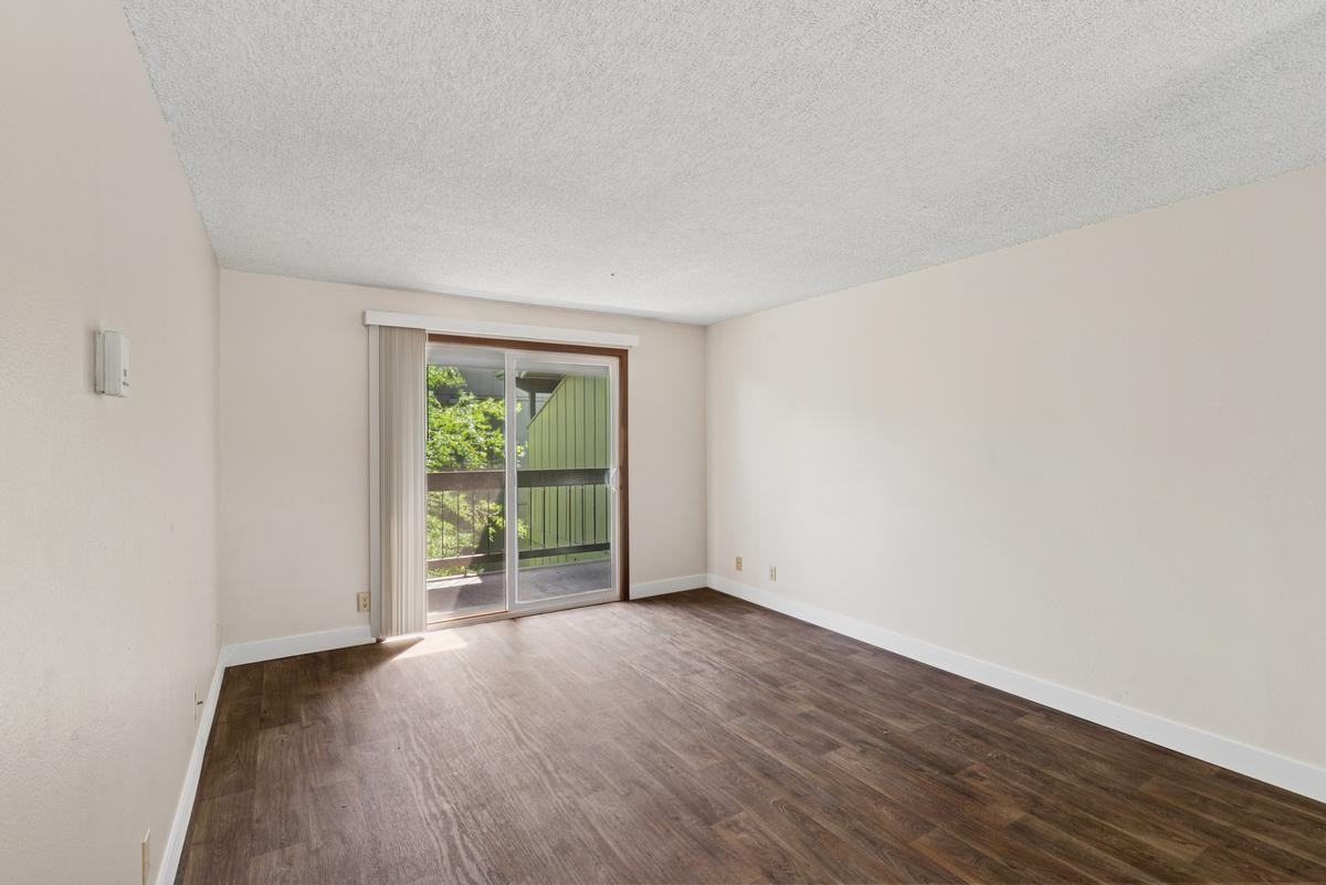 1740 Adkins St - Photo 4 of 9