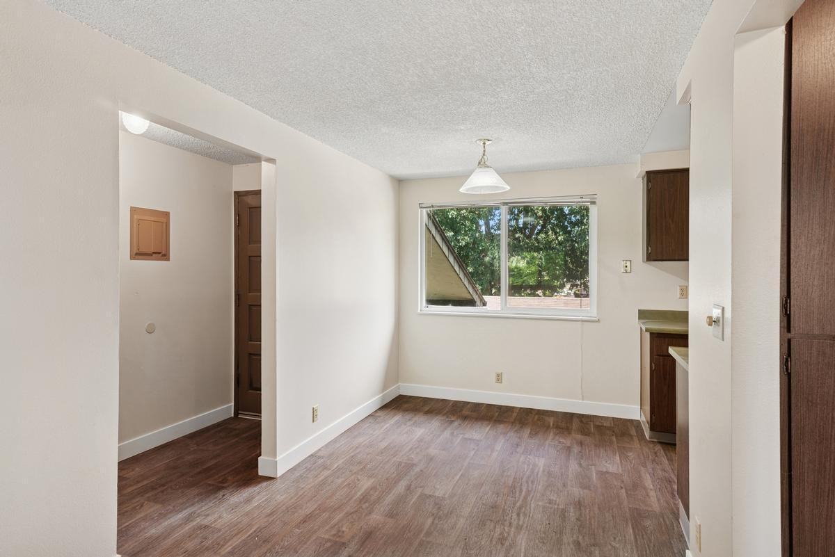 1740 Adkins St - Photo 6 of 9