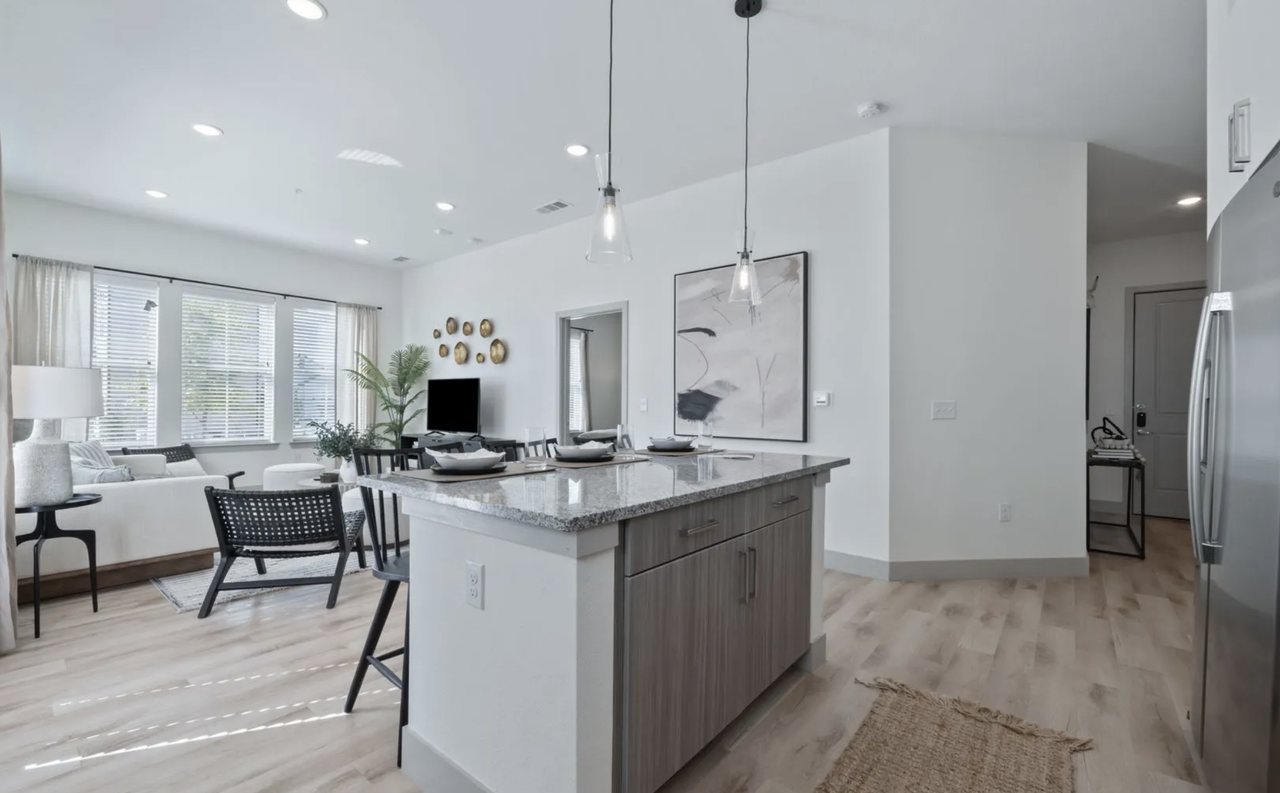 2000 Pecan Street East - Photo 5 of 20