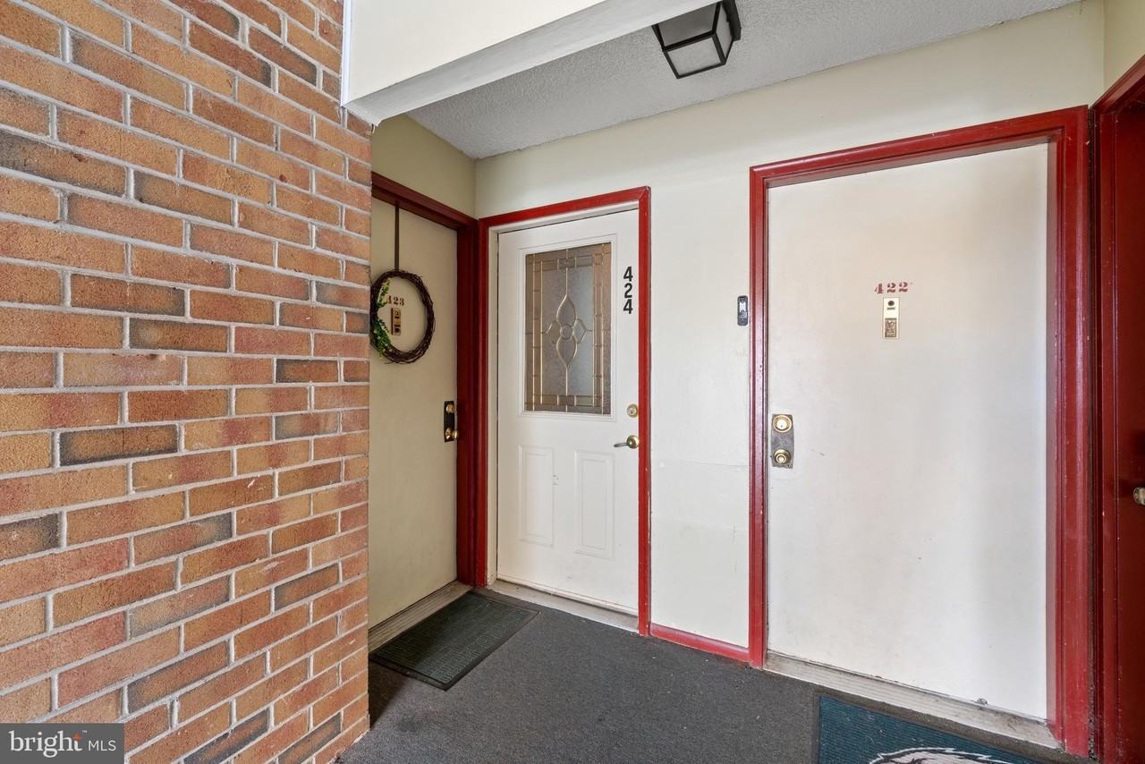 424 Meadowview Ln Unit 424 #424 - Photo 3 of 26