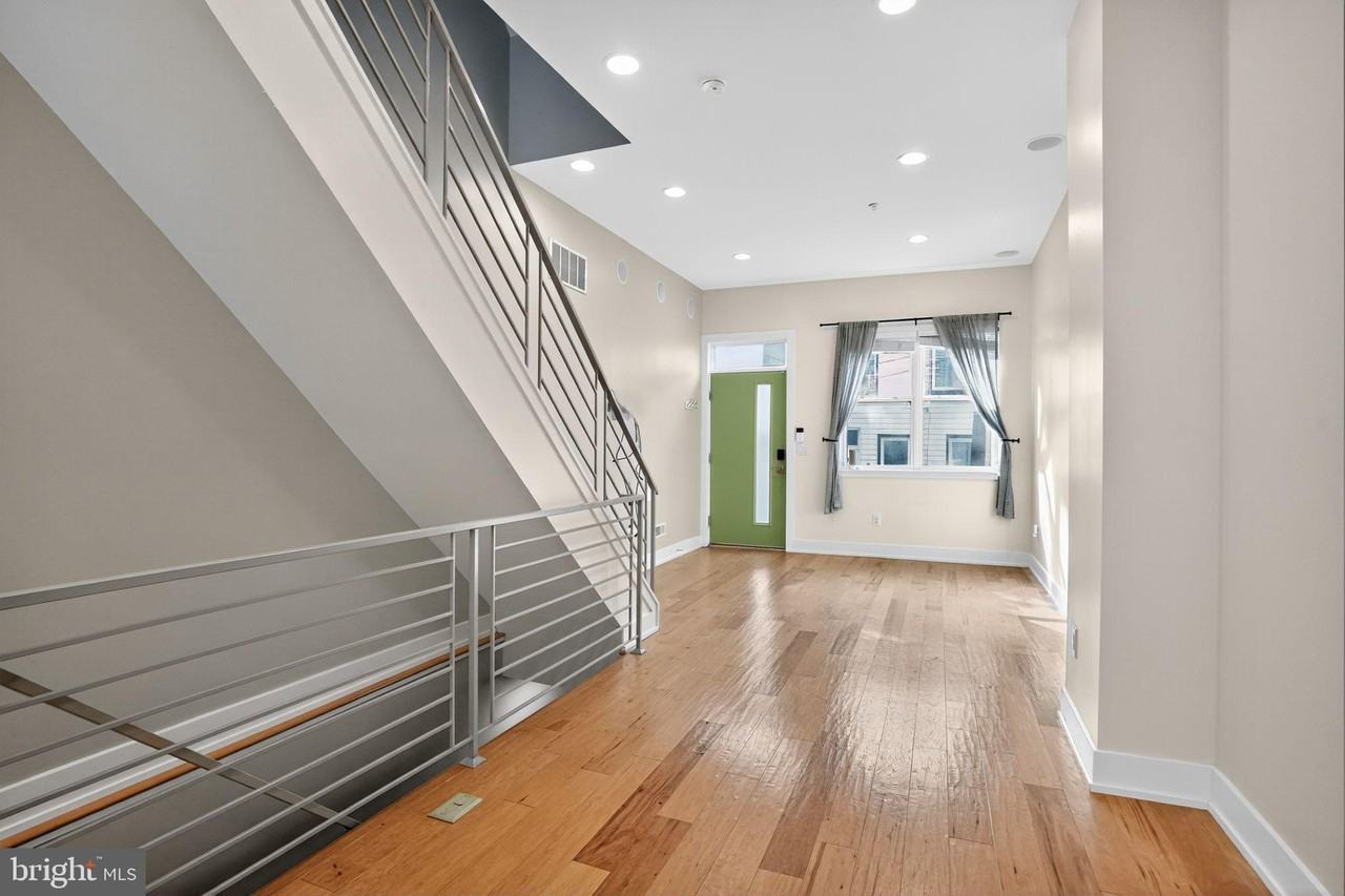 419 Emily Street - Photo 4 of 34