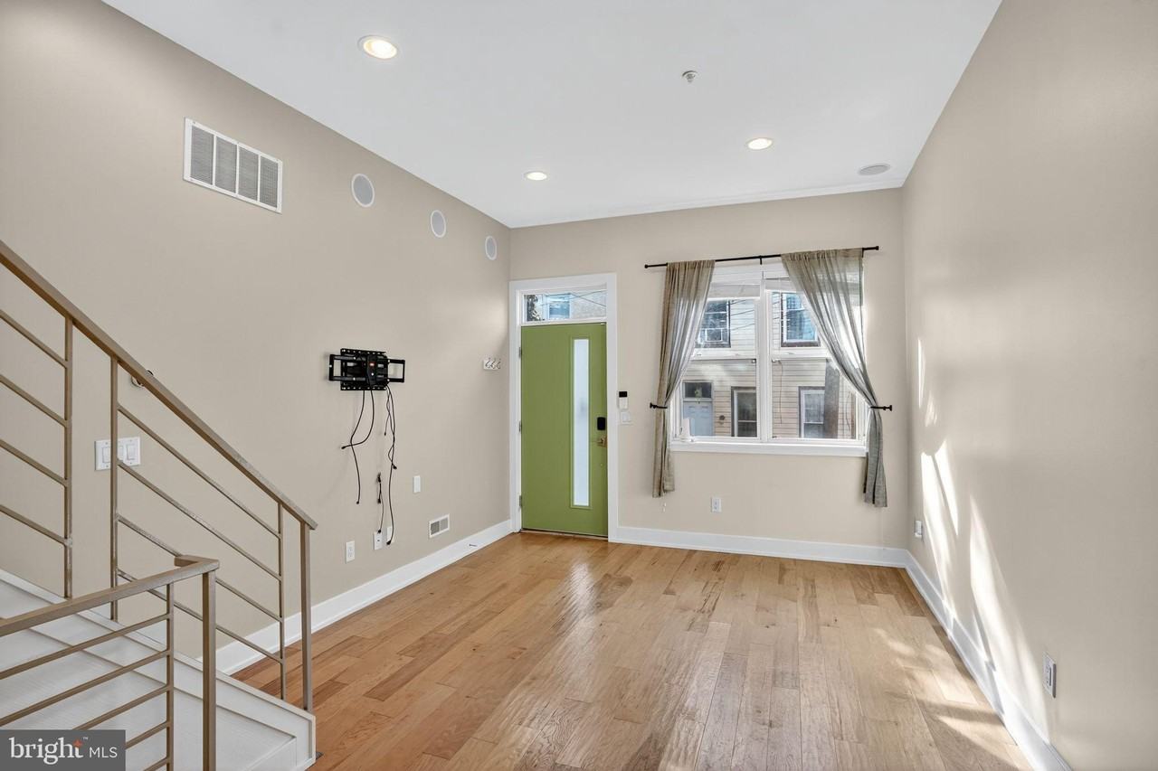 419 Emily Street - Photo 5 of 34