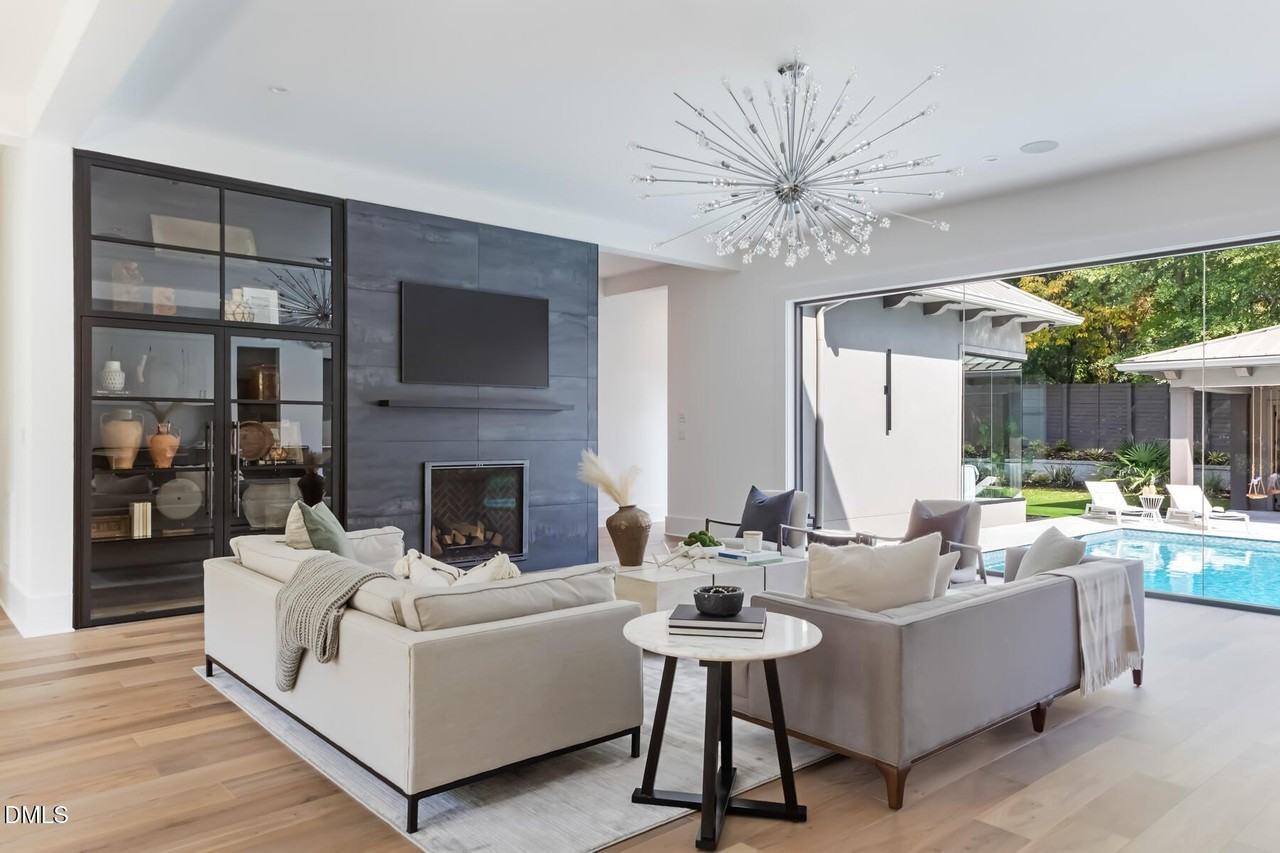 4300 Camelot Dr - Photo 3 of 50