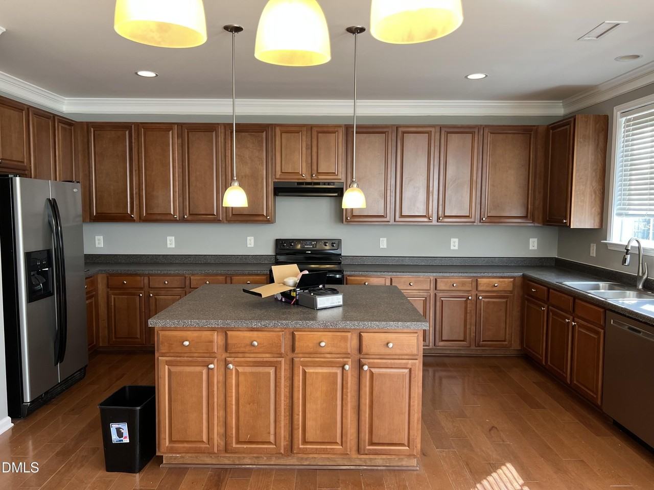 527 Emerald Downs Rd - Photo 3 of 12