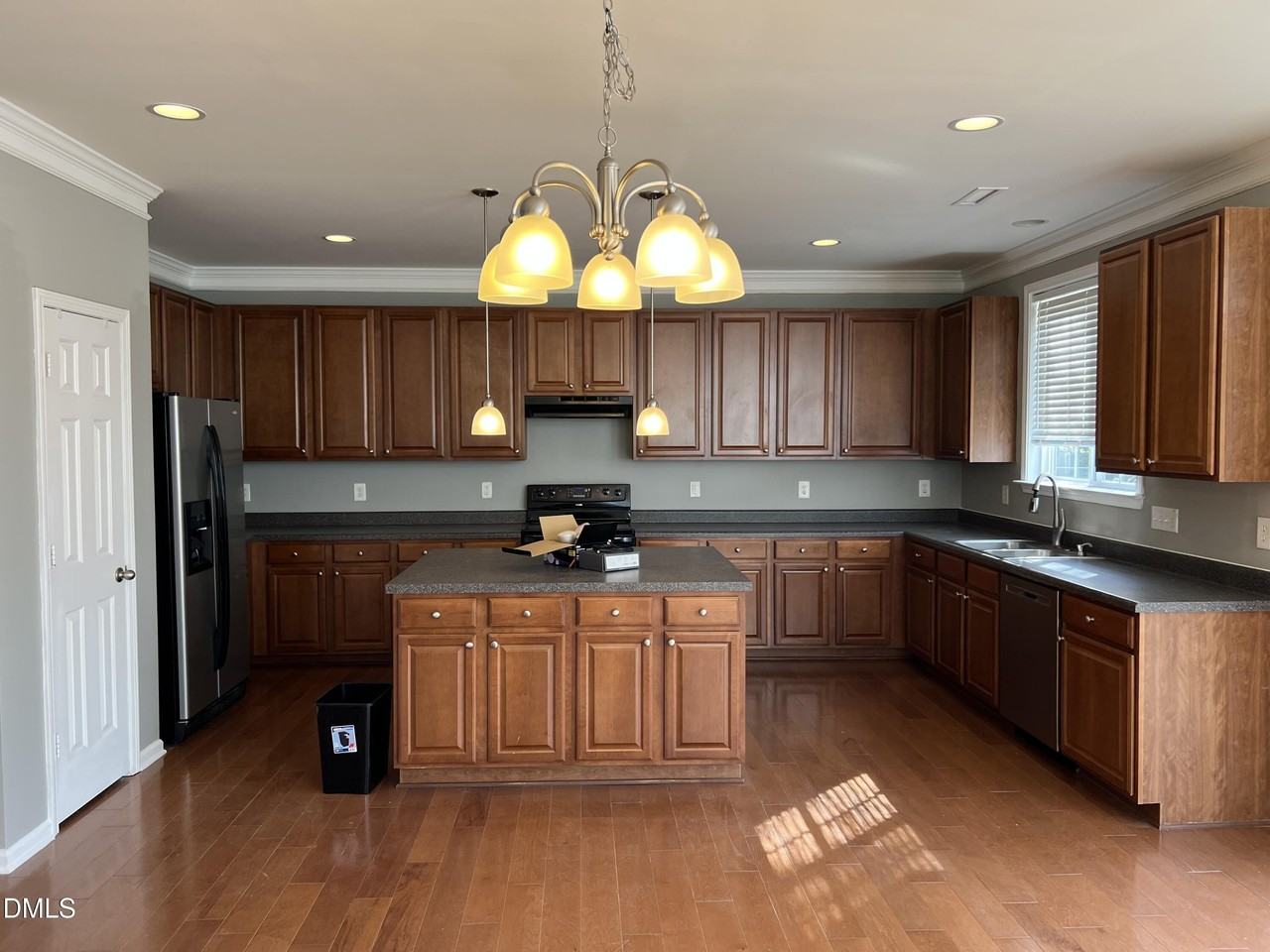 527 Emerald Downs Rd - Photo 6 of 12