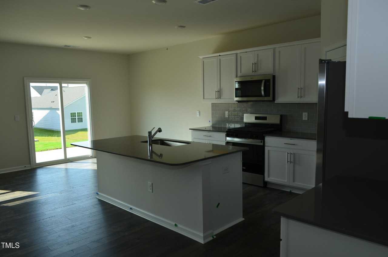 136 Pisgah St - Photo 7 of 30