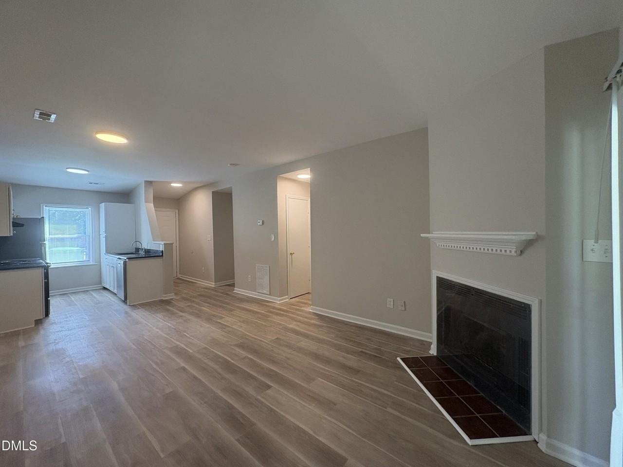 1901 Tischer Rd Apt B #B - Photo 3 of 14