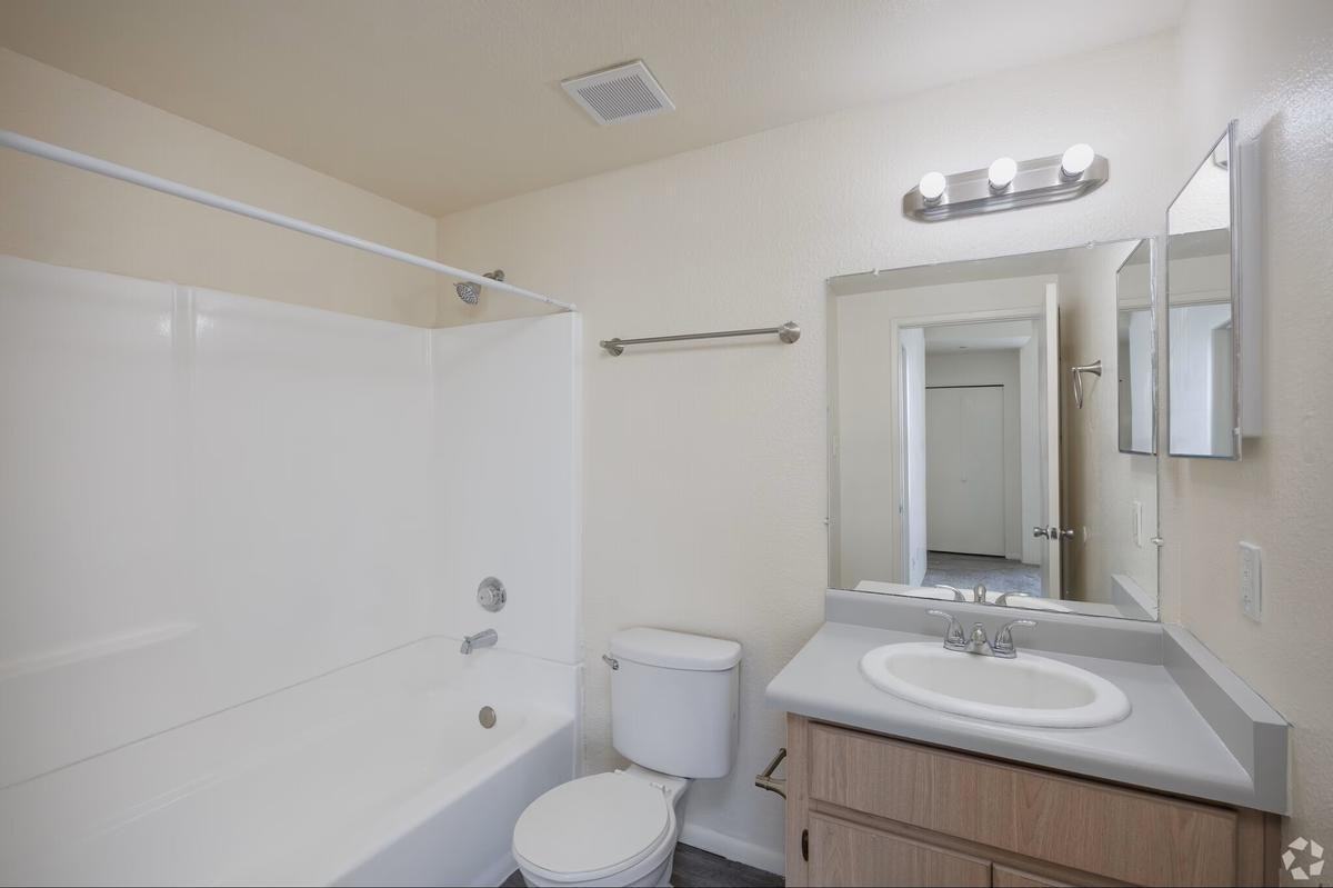 1600 W 12th St - Photo 3 of 4