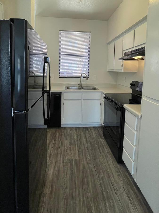 1600 West 12th Street - Photo 3 of 8