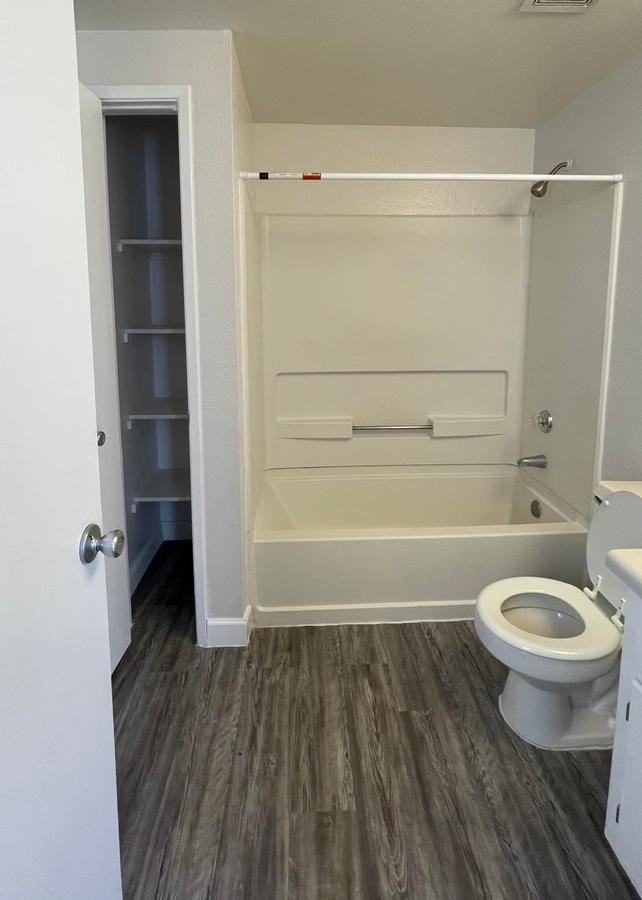 1600 West 12th Street - Photo 7 of 8