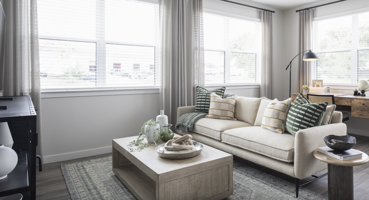 1910 West Braker Lane - Photo 2 of 24