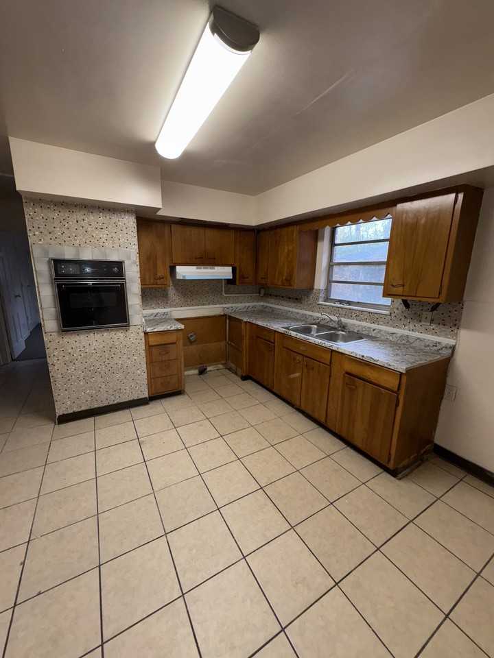 628 West Norman Avenue #628 - Photo 3 of 6