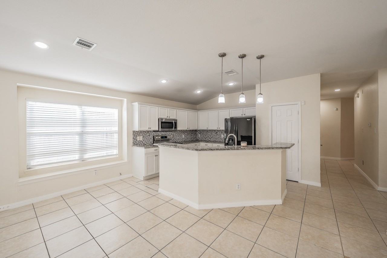 8932 Sunny Hollow Dr - Photo 4 of 26