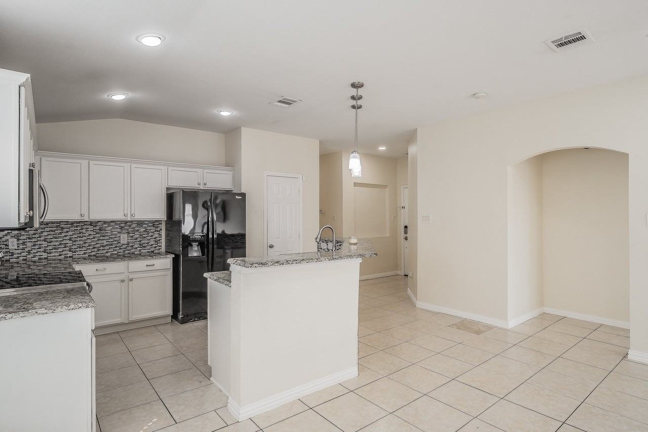 8932 Sunny Hollow Dr - Photo 5 of 26