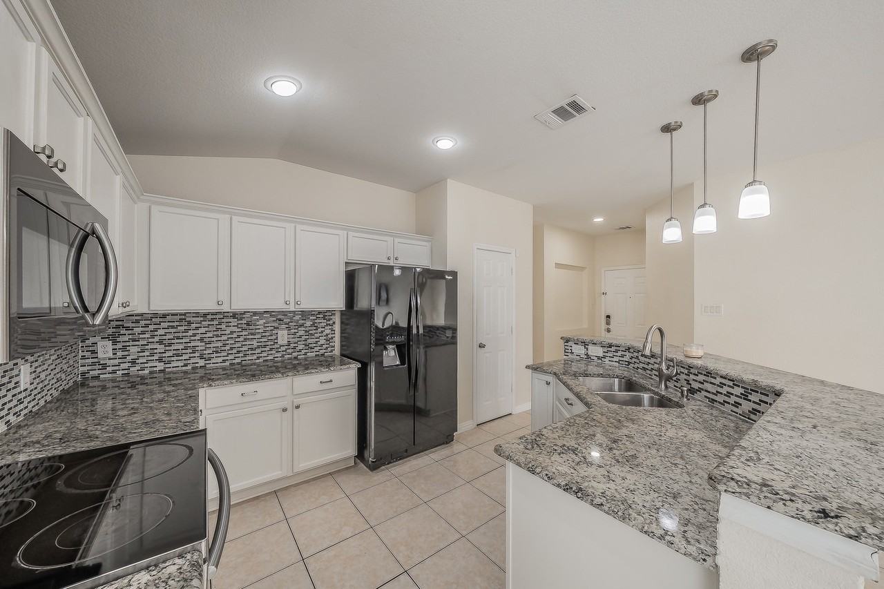 8932 Sunny Hollow Dr - Photo 7 of 26