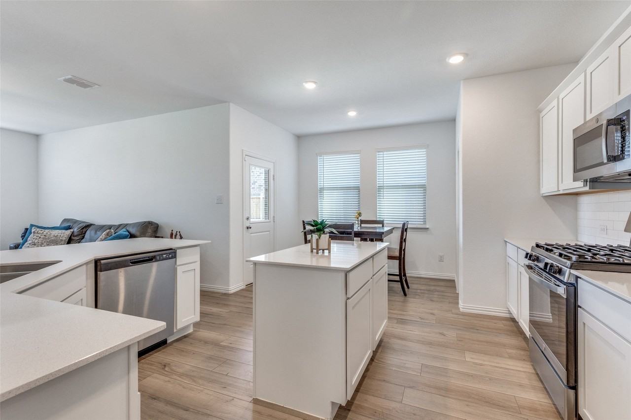 2536 Goodrich Rd - Photo 3 of 13