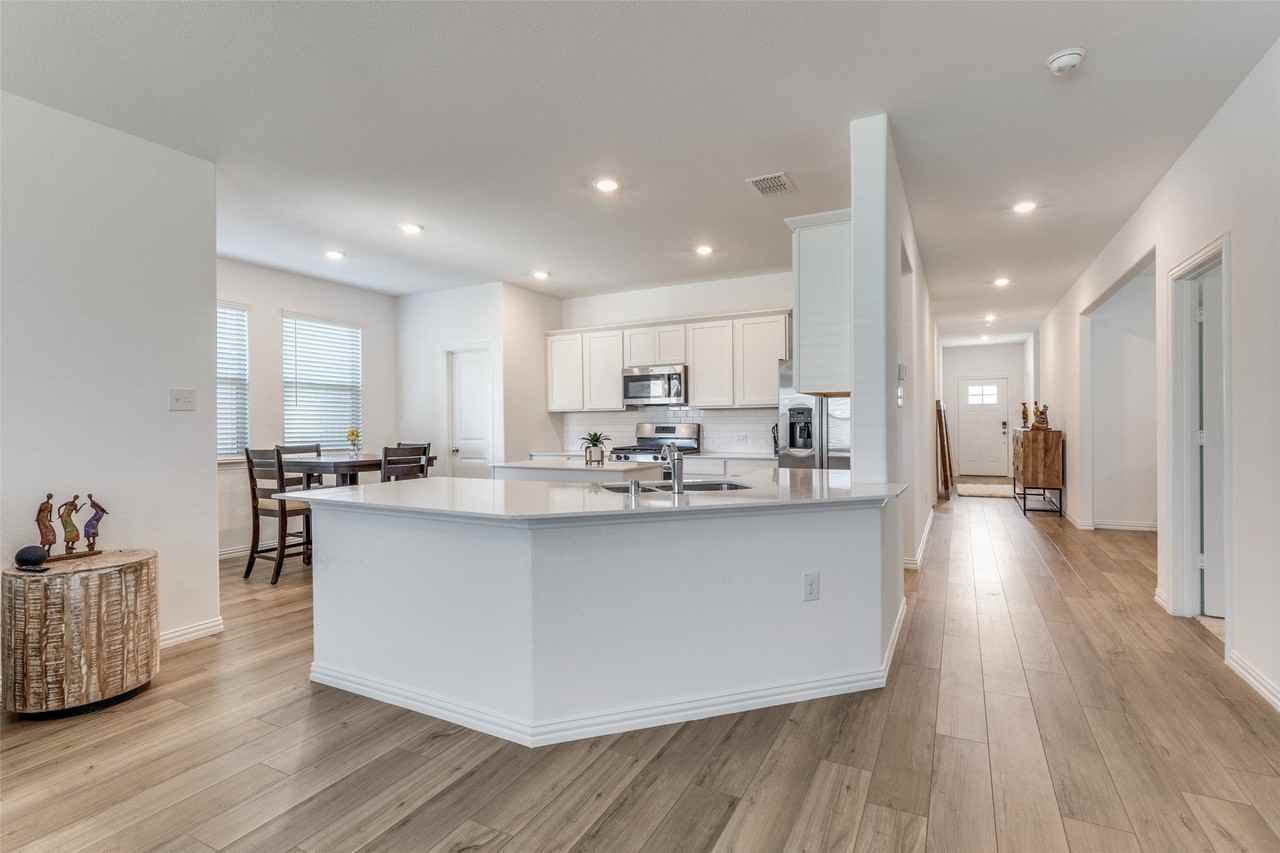 2536 Goodrich Rd - Photo 4 of 13