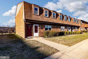 featured image of 834 Henri Ct