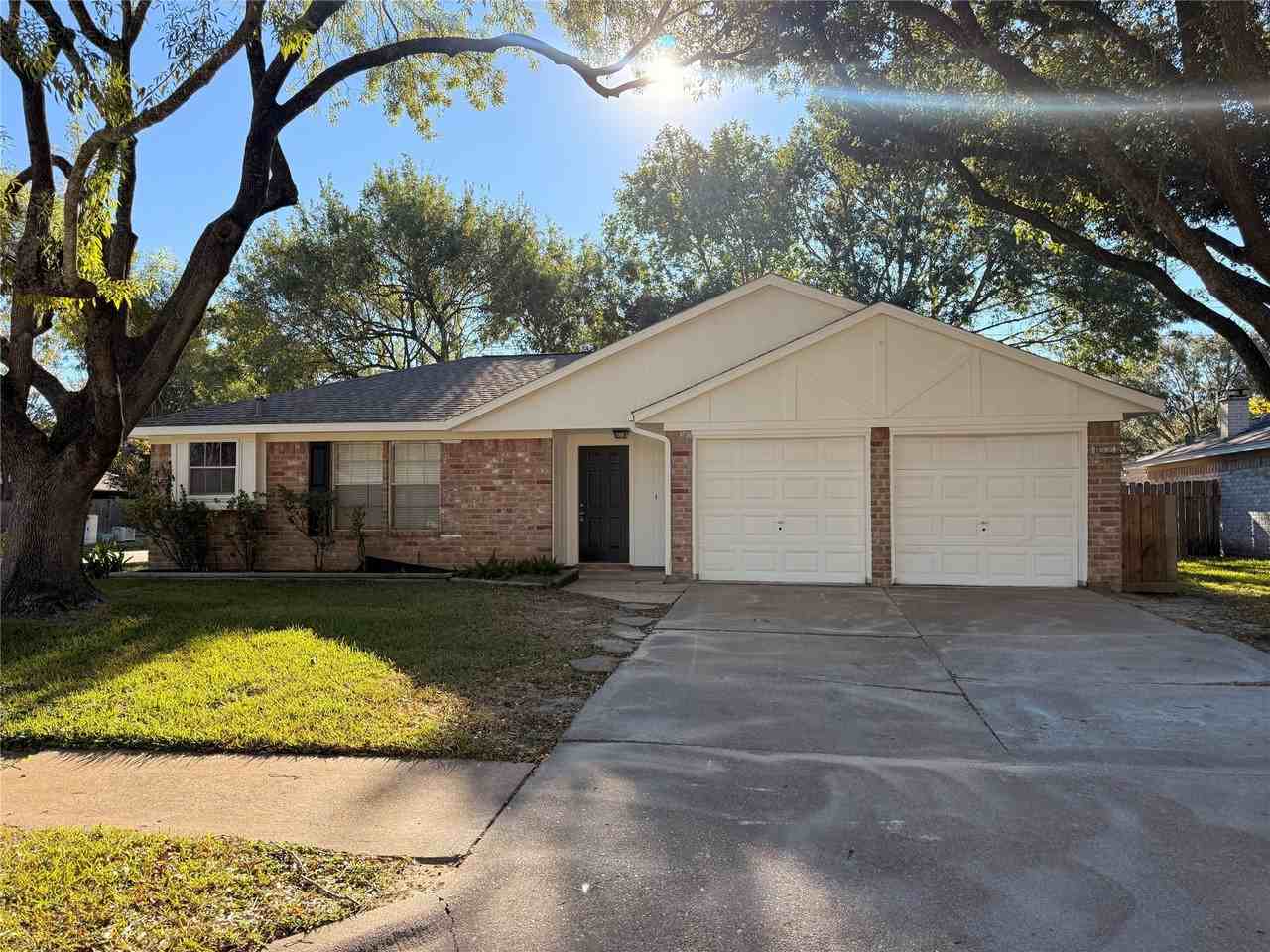 1003 Valley Ranch Dr - Photo 2 of 14