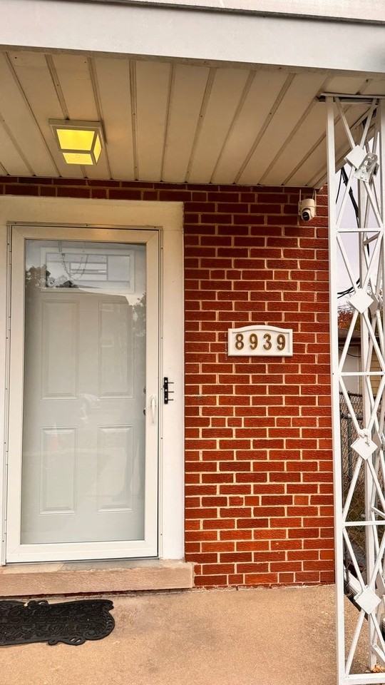 8939 N Wisner St - Photo 2 of 18