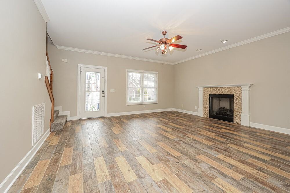 411 Carmel Dr - Photo 4 of 17