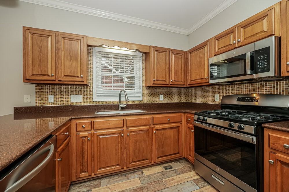411 Carmel Dr - Photo 7 of 17