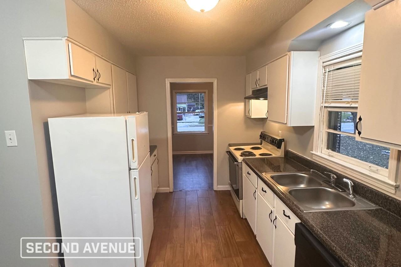 1423 Whitney Ave - Photo 2 of 14