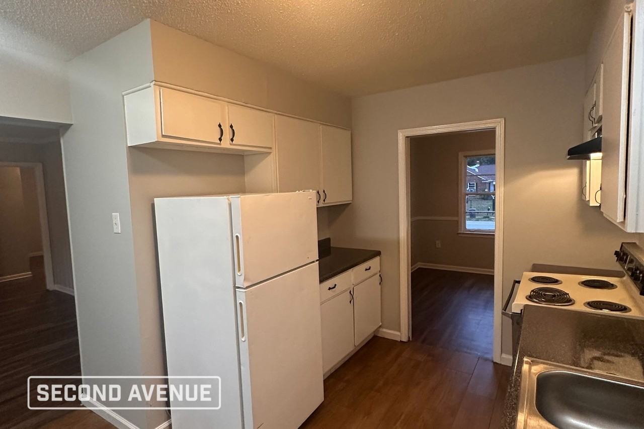 1423 Whitney Ave - Photo 4 of 14