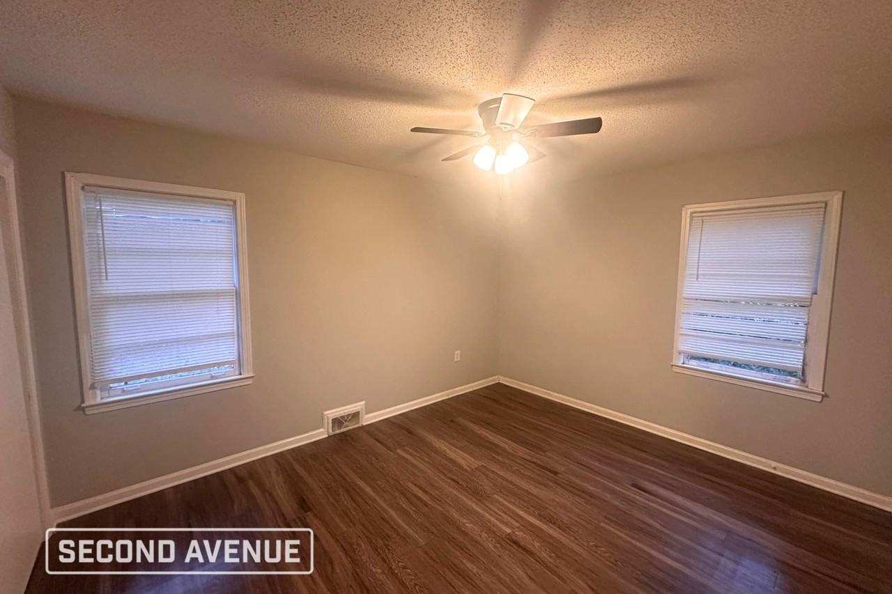 1423 Whitney Ave - Photo 5 of 14