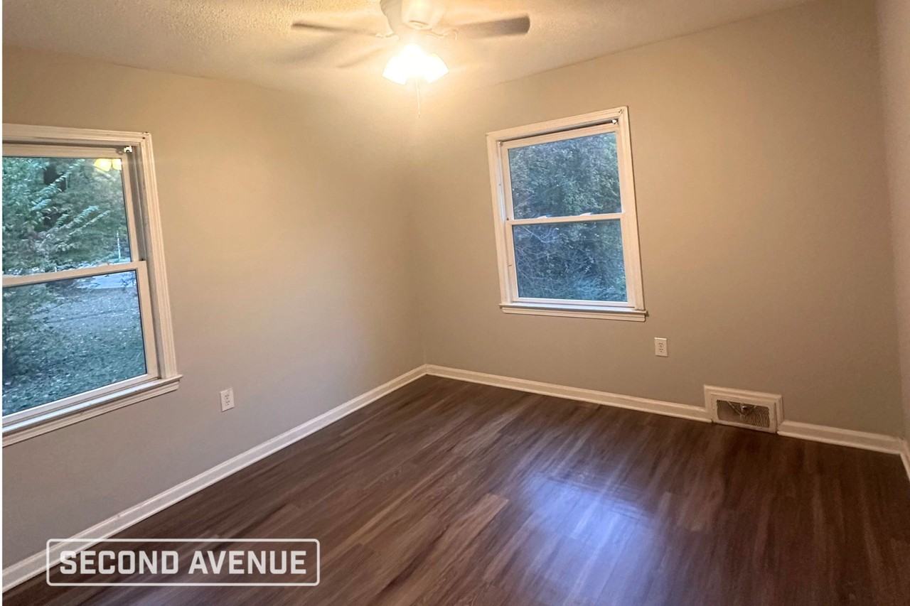 1423 Whitney Ave - Photo 6 of 14